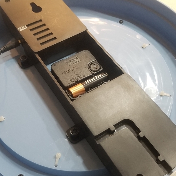 Walt Disney Mickey Mouse And Friends Neon Wall Clock 12" Collector - Picture 9 of 11